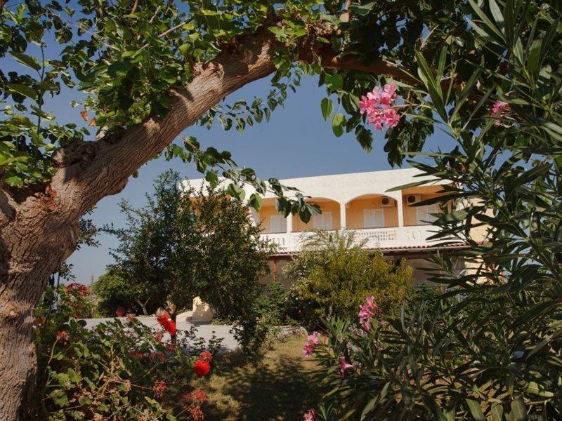 Babis Hotel Скалета Екстериор снимка