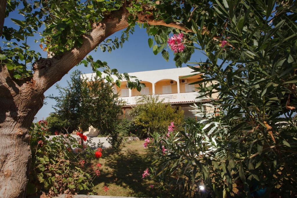 Babis Hotel Скалета Екстериор снимка