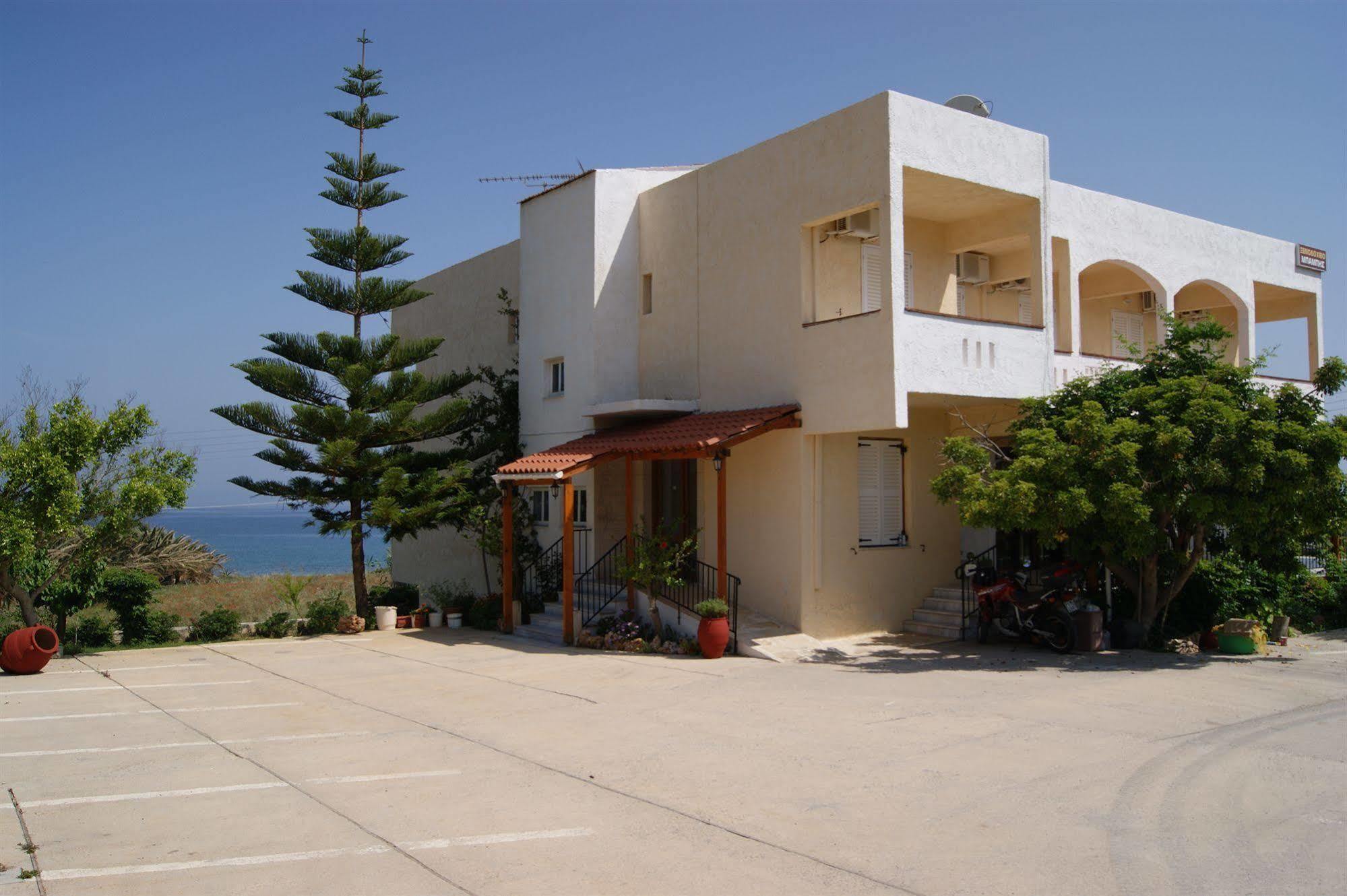Babis Hotel Скалета Екстериор снимка