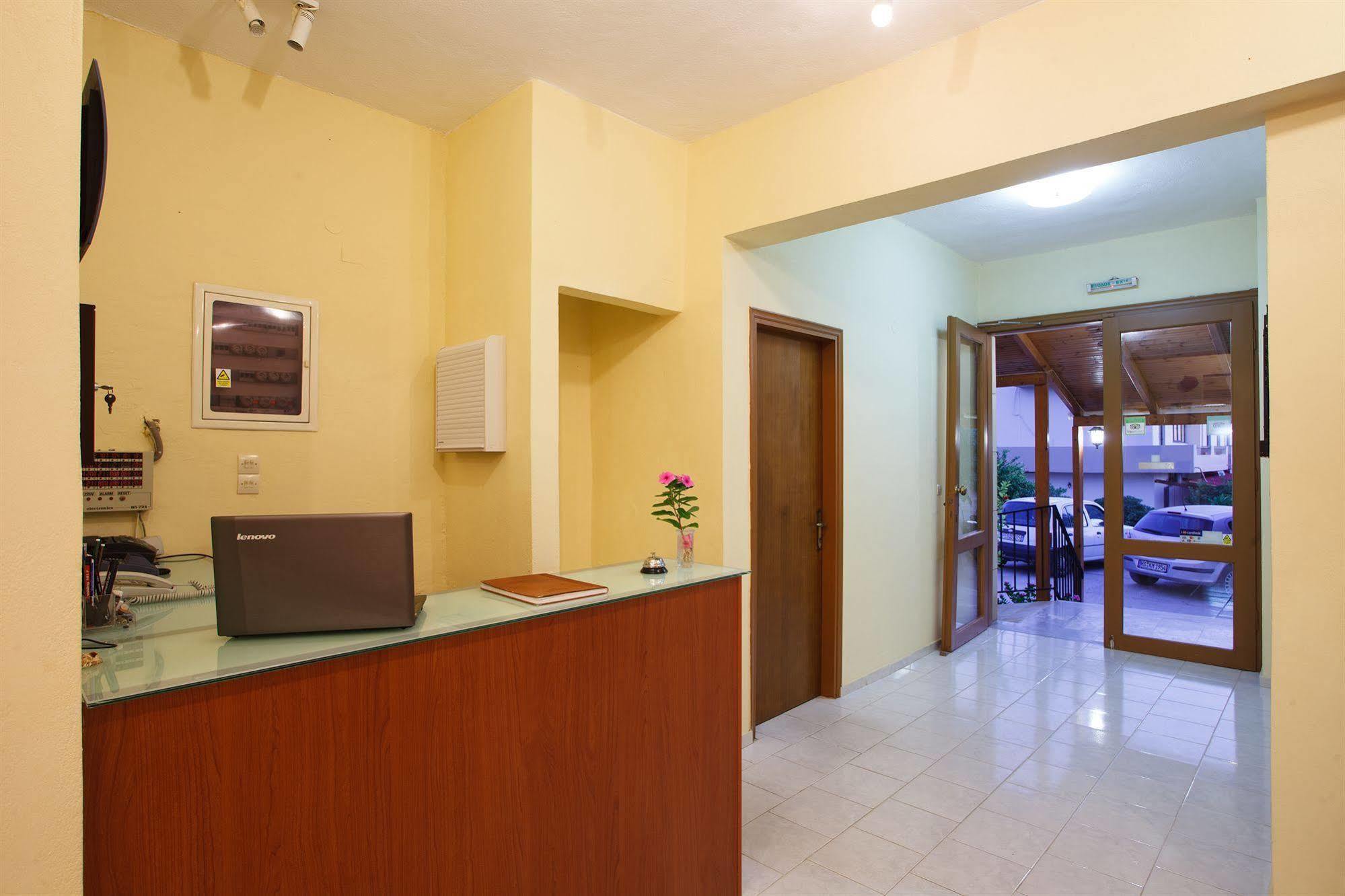 Babis Hotel Скалета Екстериор снимка