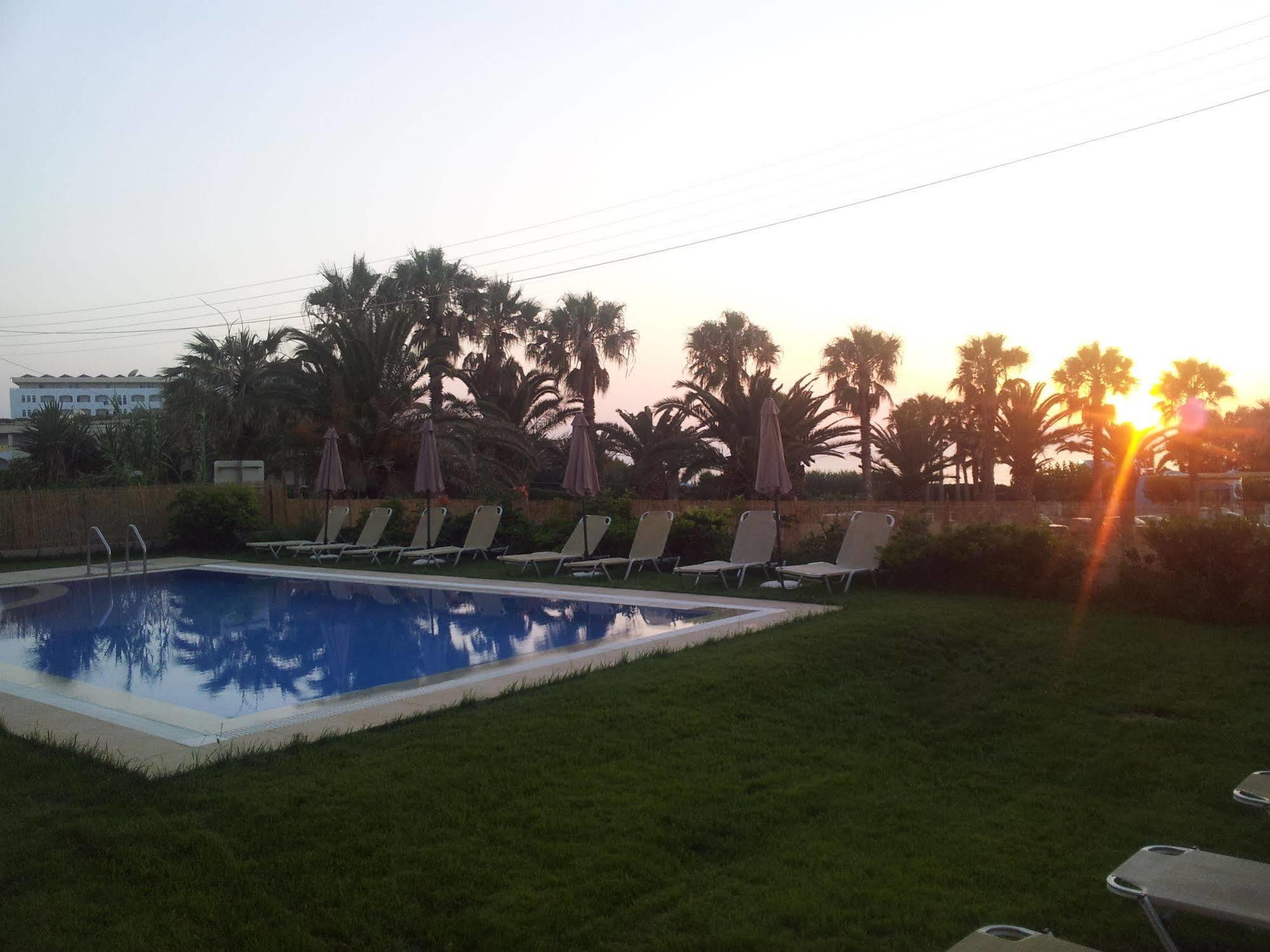 Babis Hotel Скалета Екстериор снимка