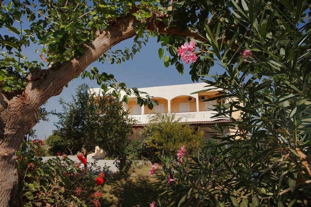 Babis Hotel Скалета Екстериор снимка